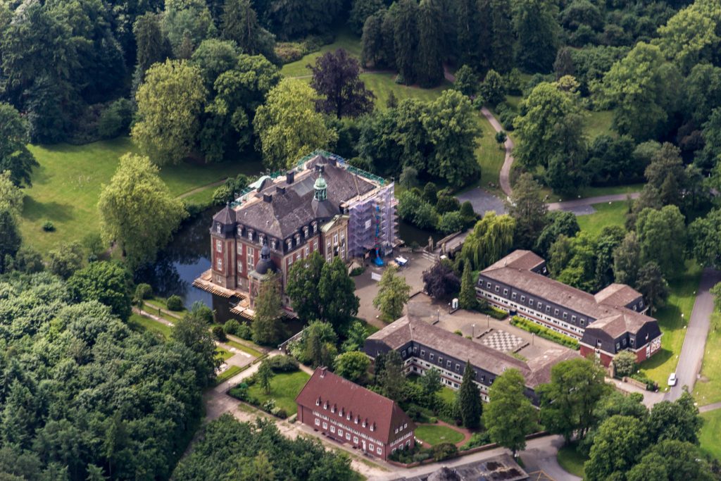Schloss Loburg bei Ostbevern, Luftaufnahme. Foto: Dietmar Rabich, CC BY-SA 4.0, Wikimedia Commons.