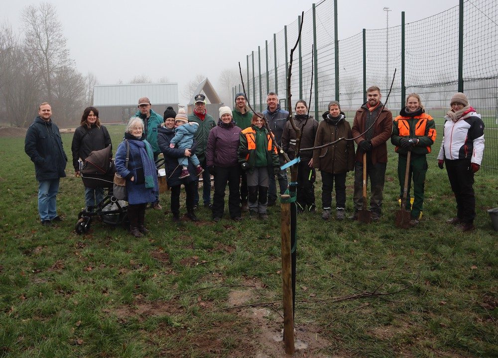 Obstbaum als Dankeschön für Teilnehmer der Aktion Sortenerhalt